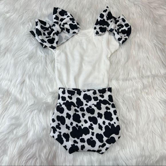 Cow print Bummie and bow set for baby girl - Picture 4 of 4